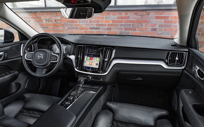 Volvo V60 cena 106900 przebieg: 143170, rok produkcji 2020 z Płońsk małe 781